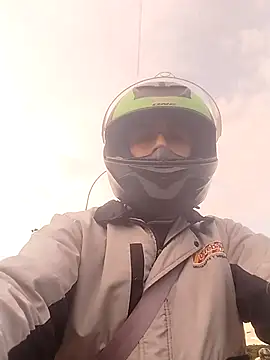 Snapshot of Rejy1992 chatting on 13, 11, 2025 Rejy1992 online show from 13, 11, 2025