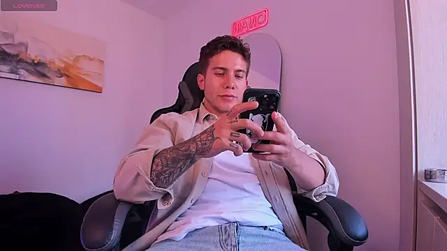 Snapshot of LucianSinclair chatting on 12, 1, 2025 LucianSinclair online show from 12, 1, 2025