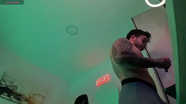 Snapshot of LucianSinclair chatting on 22, 2, 2025 LucianSinclair online show from 22, 2, 2025