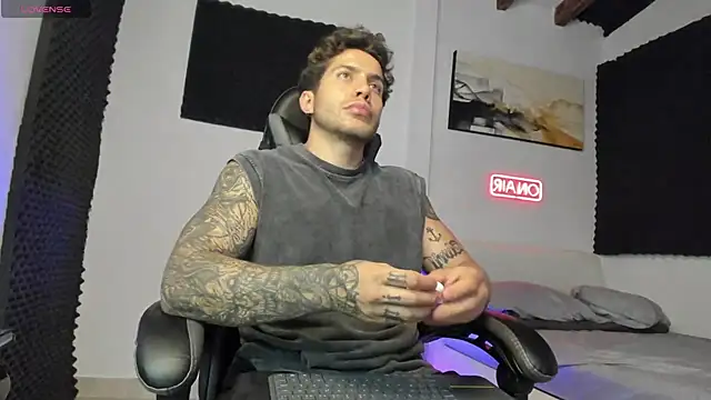 Snapshot of LucianSinclair chatting on 6, 11, 2025 LucianSinclair online show from 6, 11, 2025