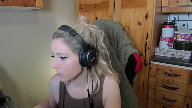 Lisaonthemoon online show from 12, 12, 2024