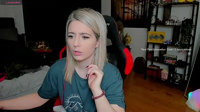 Lisaonthemoon online show from 4, 3, 2026