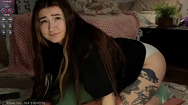 Megan  Hart online show from 22, 12, 2024