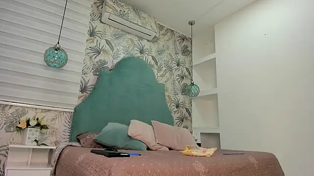 Snapshot of bellaa_becca chatting on 24, 2, 2025 bellaa becca online show from 24, 2, 2025