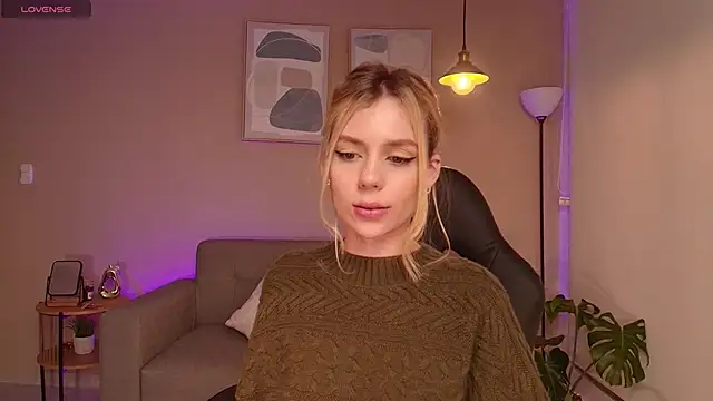 Snapshot of MirandaShaw chatting on 10, 2, 2025 MirandaShaw online show from 10, 2, 2025