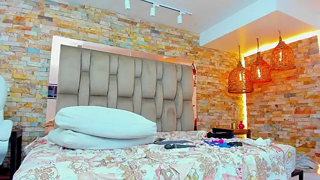 Snapshot of karla_dunn chatting on 13, 2, 2025 karla dunn online show from 13, 2, 2025