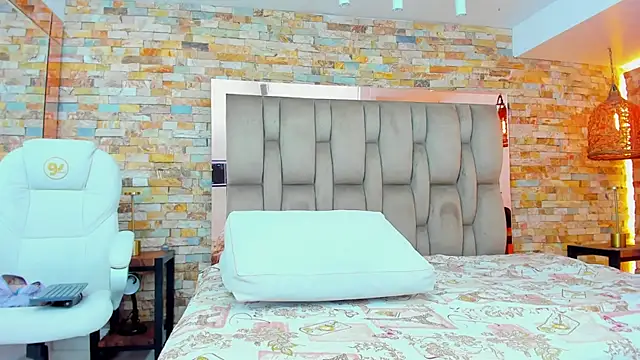 Snapshot of karla_dunn chatting on 4, 3, 2025 karla dunn online show from 4, 3, 2025