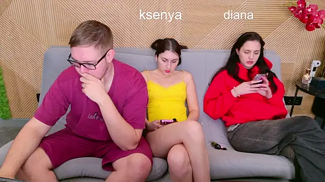 Ksenny online show from 7, 4, 2026