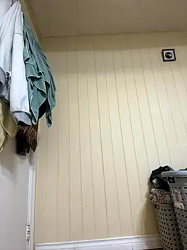 Snapshot of Wantsomemore2 chatting on 13, 11, 2025 Wantsomemore2 online show from 13, 11, 2025