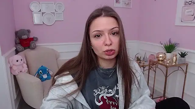 Snapshot of LucySkilar chatting on 19, 1, 2026 LucySkilar online show from 19, 1, 2026