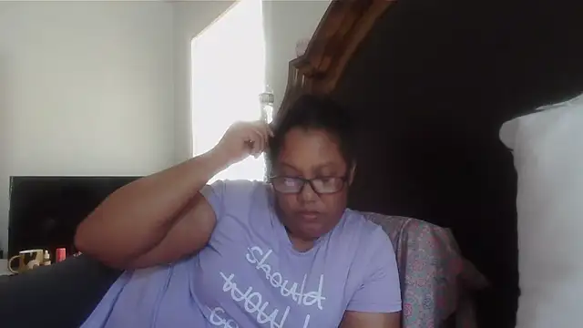 Snapshot of ebonyred chatting on 24, 4, 2026 ebonyred online show from 24, 4, 2026