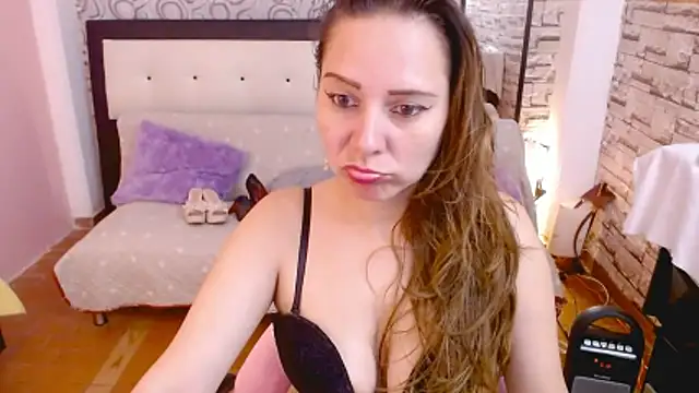 camila delarosa online show from 13, 3, 2026