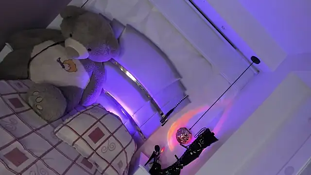 Dalila Thoms online show from 24, 1, 2025