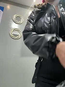 Dalila Thoms online show from 3, 2, 2025