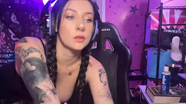 Snapshot of marleymaxwell chatting on 7, 6, 2026 marleymaxwell online show from 7, 6, 2026