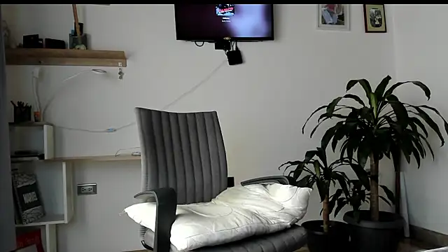 manucute 23  online show from 19, 2, 2026