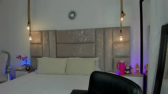 Snapshot of Oriana_Guzman chatting on 26, 7, 2026 Oriana Guzman online show from 26, 7, 2026