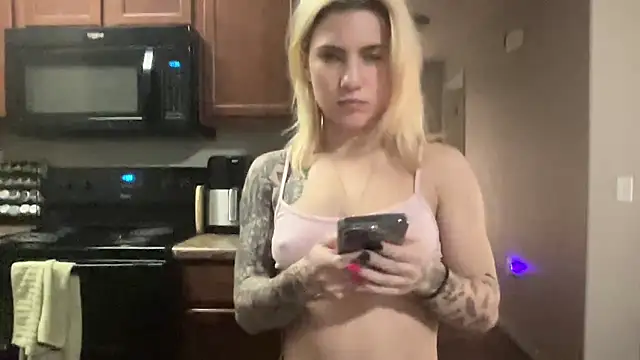 Snapshot of NatalieKneals chatting on 5, 1, 2025 NatalieKneals online show from 5, 1, 2025