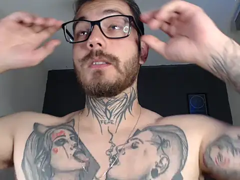 Snapshot of clark_r chatting on 10, 9, 2025 clark r online show from 10, 9, 2025