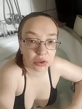 Isabella Geney online show from 23, 4, 2026