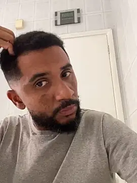 MiddlingAffluent online show from 14, 4, 2026