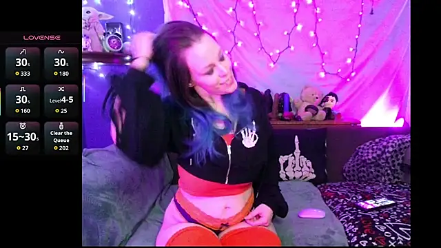 EverlyEster online show from 8, 11, 2025