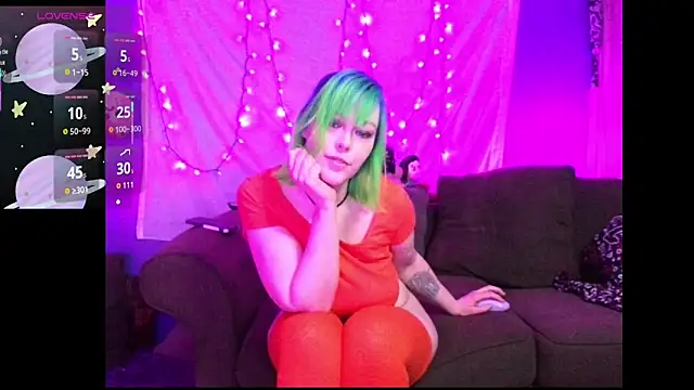Snapshot of EverlyEster chatting on 6, 5, 2026 EverlyEster online show from 6, 5, 2026