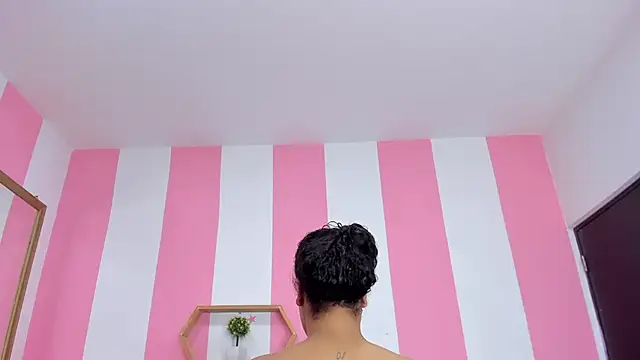 ISABELLA 020 online show from 4, 12, 2025