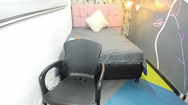 Snapshot of EmmaaEvans_ chatting on 17, 1, 2025 EmmaaEvans online show from 17, 1, 2025