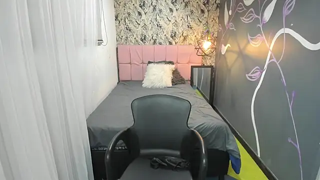 Snapshot of EmmaaEvans_ chatting on 31, 1, 2025 EmmaaEvans online show from 31, 1, 2025