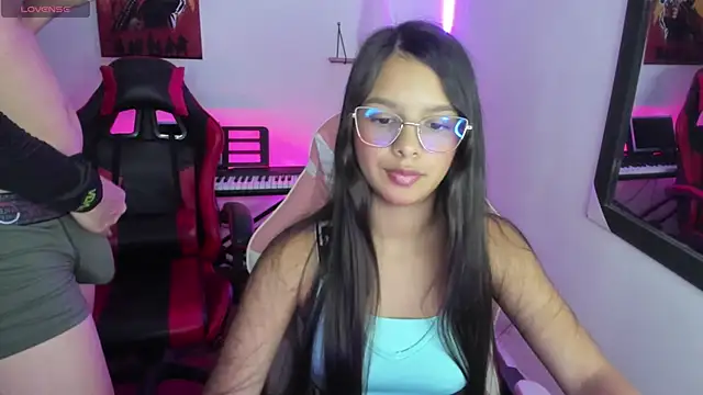 jessi and boy online show from 7, 3, 2026