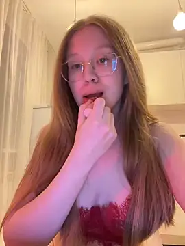 Eva Weyne online show from 2, 3, 2025