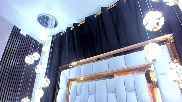 SarayRoyse online show from 30, 11, 2025