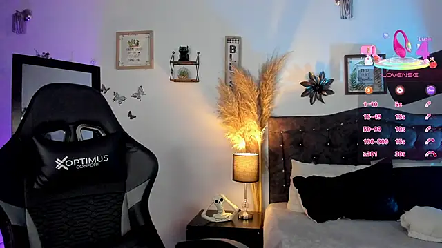 Snapshot of devlin_violett chatting on 16, 9, 2025 devlin violett online show from 16, 9, 2025