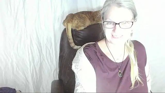 irinamaux online show from 28, 2, 2025