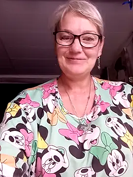 Snapshot of irinamaux chatting on 3, 6, 2026 irinamaux online show from 3, 6, 2026