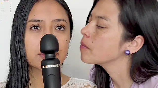 Snapshot of 2SummerLove1 chatting on 3, 3, 2026 2SummerLove1 online show from 3, 3, 2026