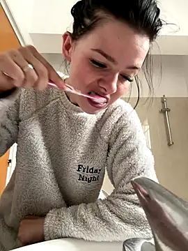 Snapshot of RoxiBlack chatting on 19, 12, 2025 RoxiBlack online show from 19, 12, 2025