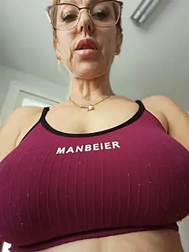 Snapshot of blondyruby chatting on 15, 5, 2026 blondyruby online show from 15, 5, 2026