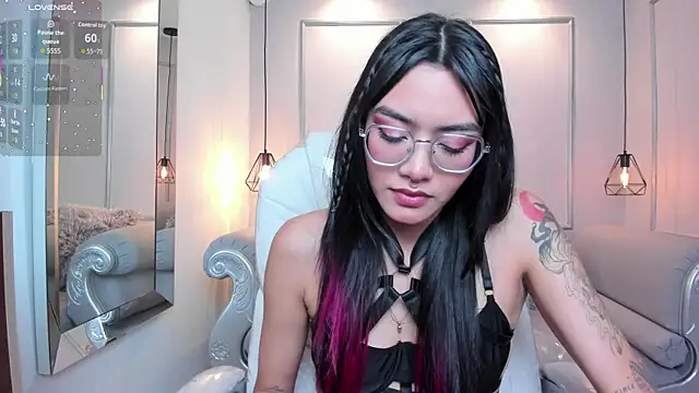 AzuraKindong online show from 1, 10, 2025