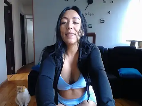 Snapshot of Laura_martin_ chatting on 5, 5, 2026 Laura martin online show from 5, 5, 2026
