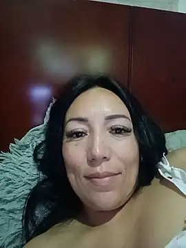 Snapshot of Laura_martin_ chatting on 10, 5, 2026 Laura martin online show from 10, 5, 2026