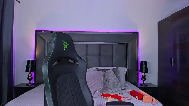 Emmilysantibanez online show from 19, 2, 2026