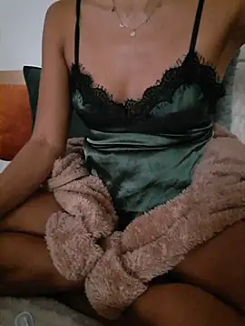 Snapshot of SexyErola27 chatting on 9, 5, 2026 SexyErola27 online show from 9, 5, 2026