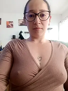 emilypoppy3 online show from 6, 3, 2026