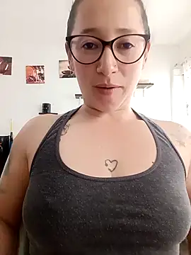 emilypoppy3 online show from 9, 3, 2026