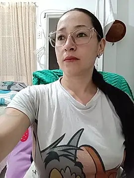 Snapshot of emilypoppy3 chatting on 9, 6, 2026 emilypoppy3 online show from 9, 6, 2026