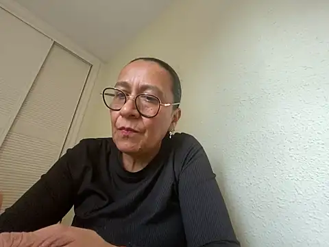 sweeviolet online show from 3, 3, 2025