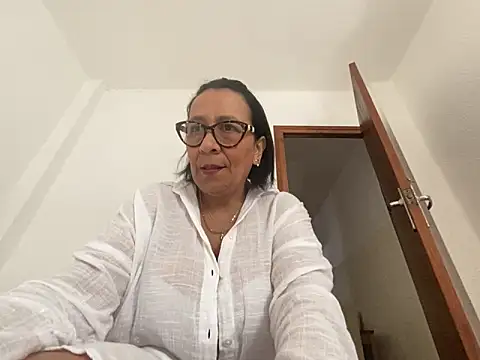 sweeviolet online show from 15, 4, 2026