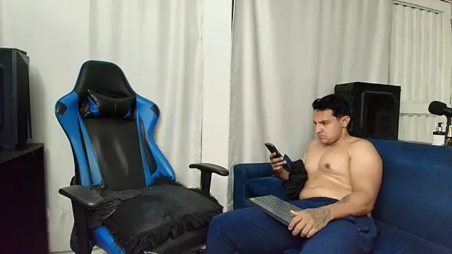 Snapshot of hott_dicks chatting on 16, 6, 2026 hott dicks online show from 16, 6, 2026